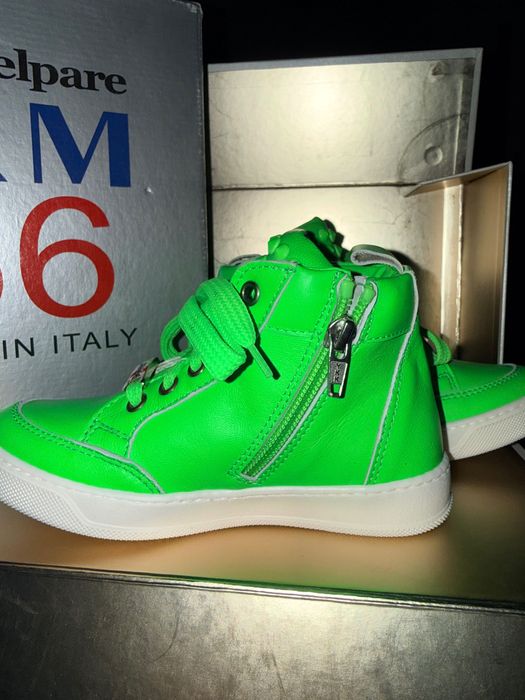 Кросівки для дівчинки НОВІ