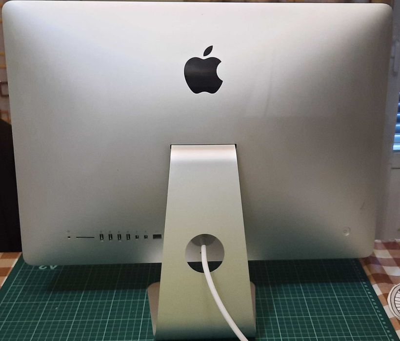 iMac (Late 2013) em bom estado de conservação e funcionamento perfeito