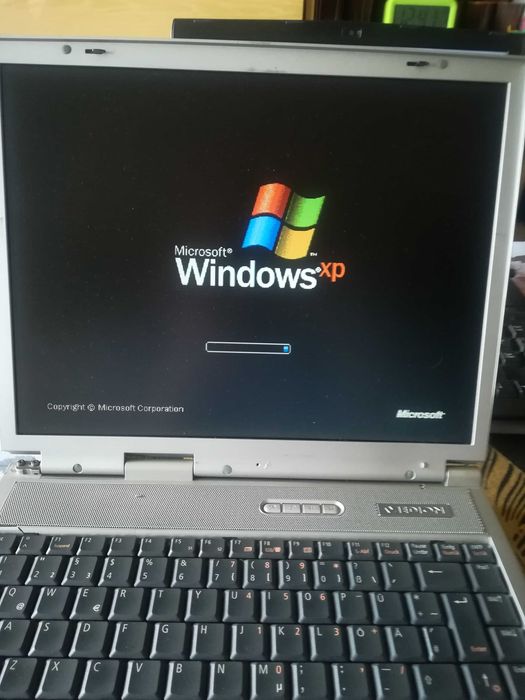 Sprzedam stary laptop .