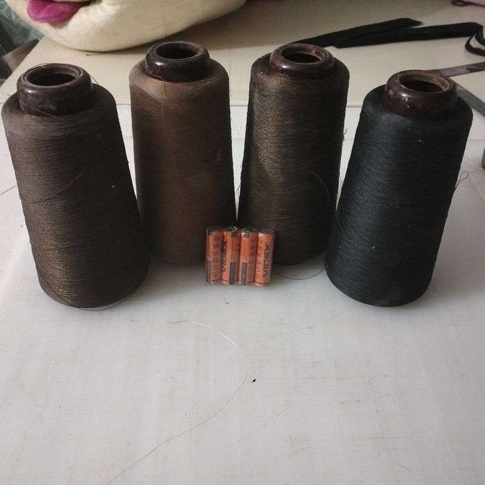 Нитки для швейных машин.