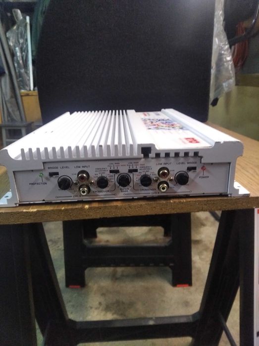 Sprzedam wzmacniacz samochodowy z subwoofer