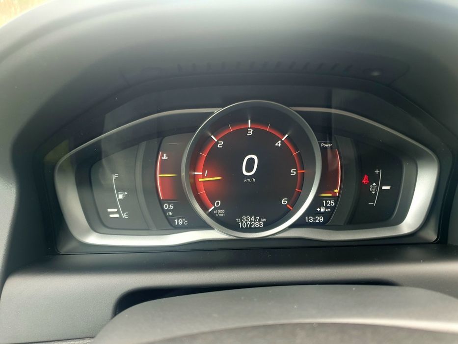 Volvo XC60 2.0 D4 Momentum (190cv) | Fev 2017 | 124.000 km | Imaculado