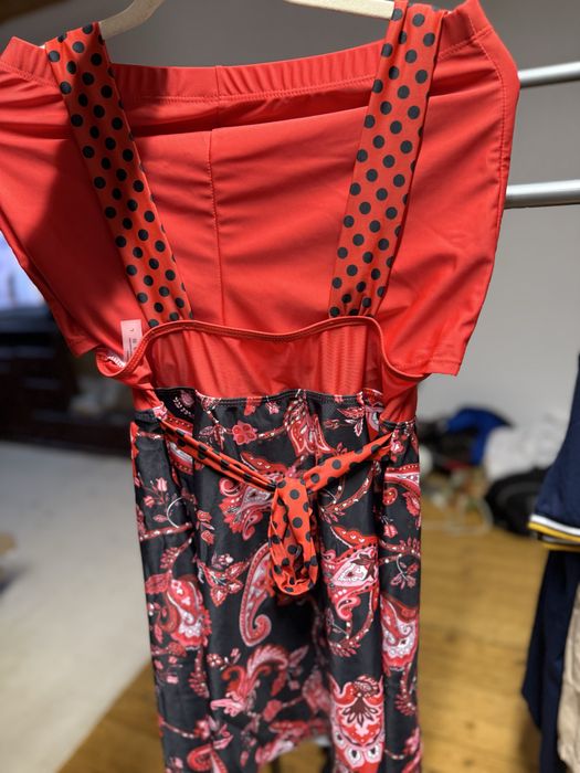 Strój kąpielowy jest bardzo ładny