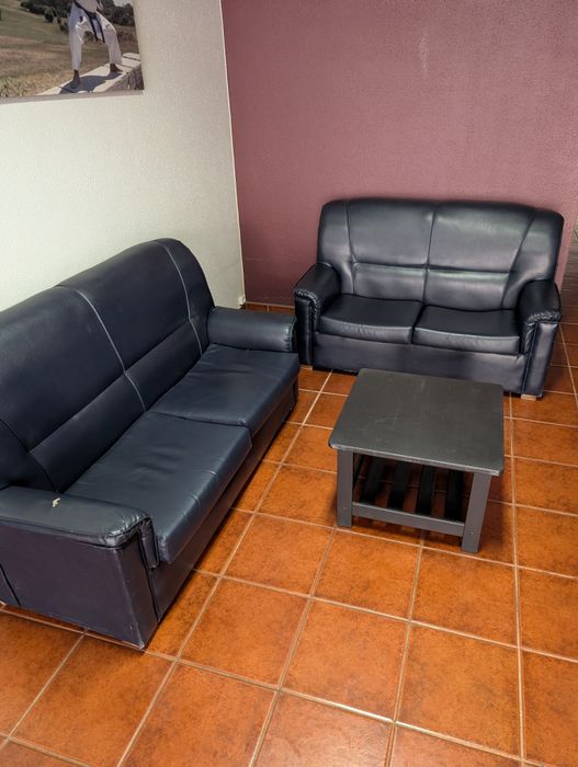 2 sofás + 1 mesa usados