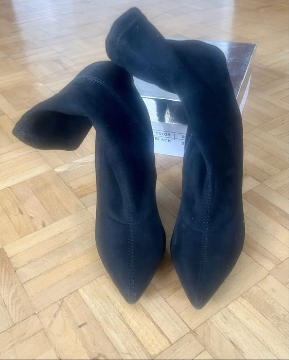 Czarne zamszowe botki na szpilce rozmiar 37