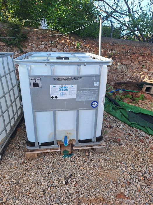 Deposito 1000 litros 100€ cada podemos fazer entrega