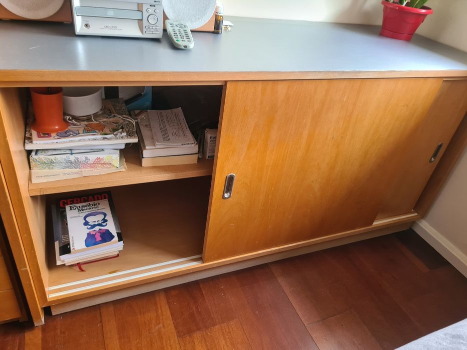 Conjunto de secretária, armário e estante