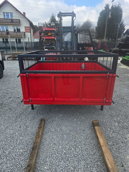 skrzynia transportowa do traktora do przewozu materiałów