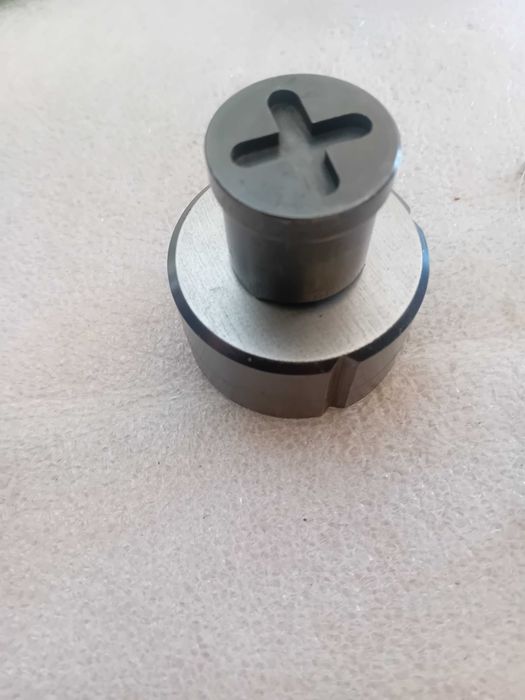 Punção e matriz p/ puncionadora. Retangulo de 25x 17mm