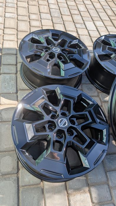 6 114,3 R 18 Оригінальні диски Nissan Navara D 23 2019 року