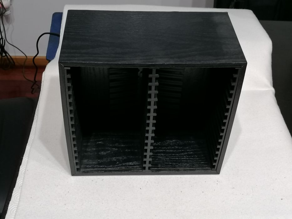 Móvel madeira para 30 CD s