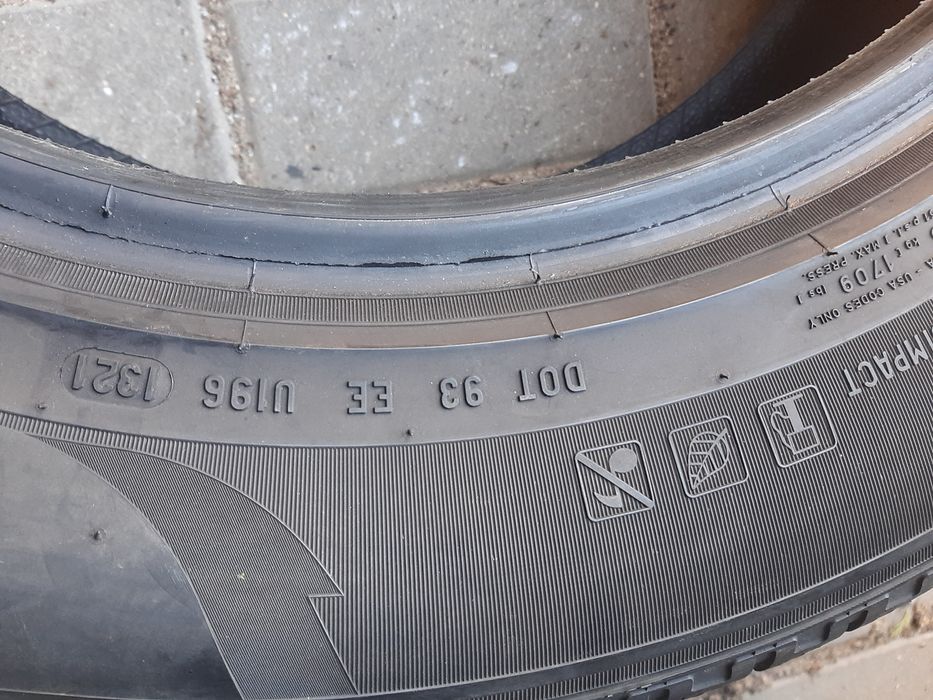 2x Opony zimowe 215/65R17 Pirelli Scorpio Winter