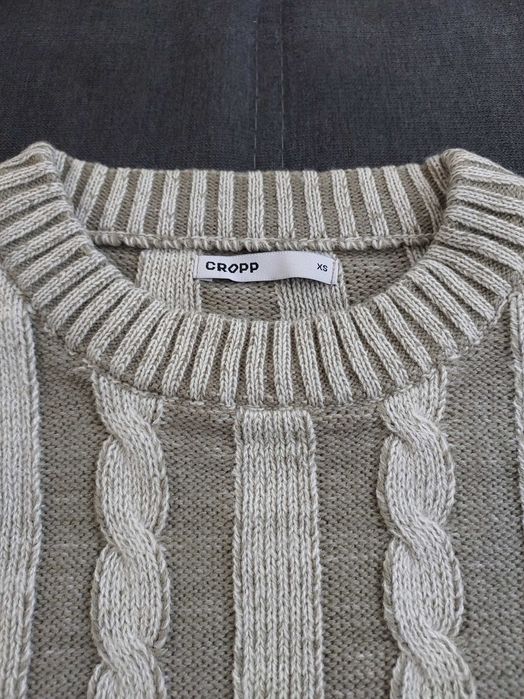 Sweter młodzieżowy ze splotem Cropp, nowy bez metki