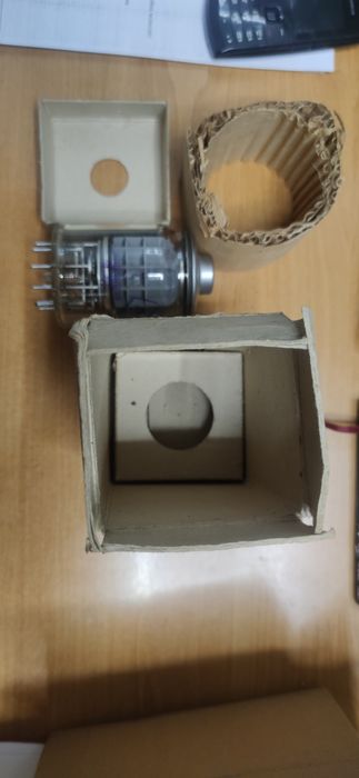 Радиодетали. Диоды, герконы, транзисторы. Радиолампы.