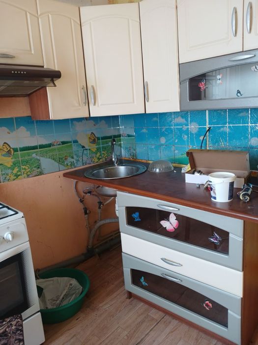 Віддам кухню з мийкою та витяжкою