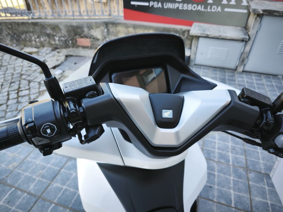 Honda pcx DX  como nova 2026
