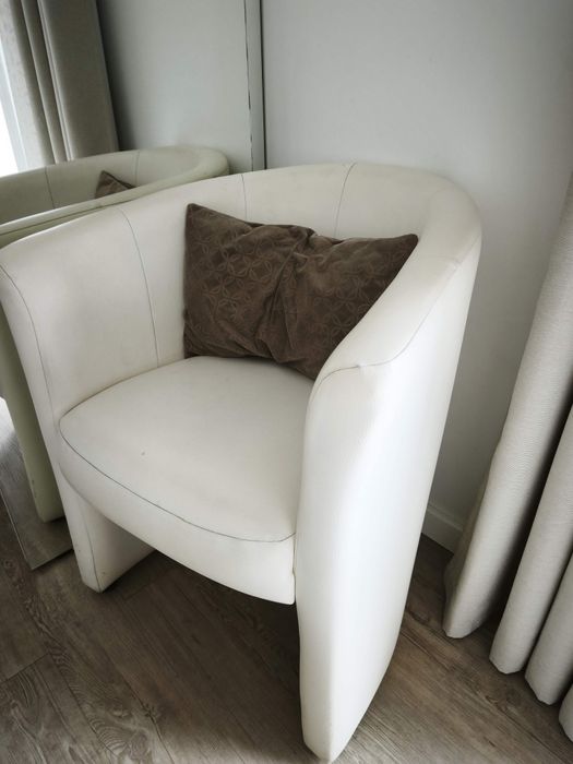 Poltrona estofada branco cru