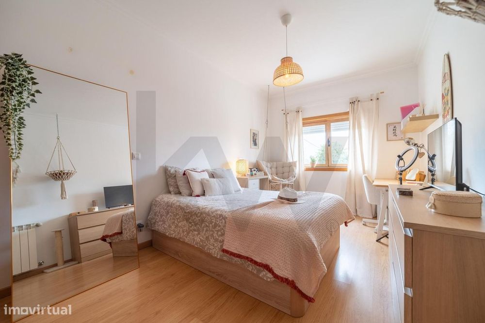 Apartamento T3 com Suite, Arrecadação e Garagem para 3 Carros