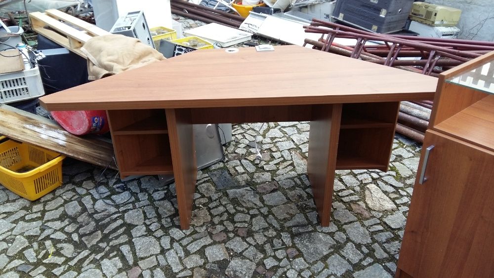 Zestaw do biura, biurko narożne, szafka i niska szafka na akta, torbę