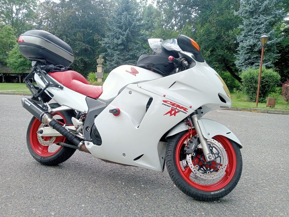Motocykl sportowo-turystyczny