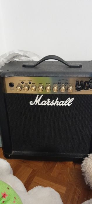 Guitarra, amplificador e mochila