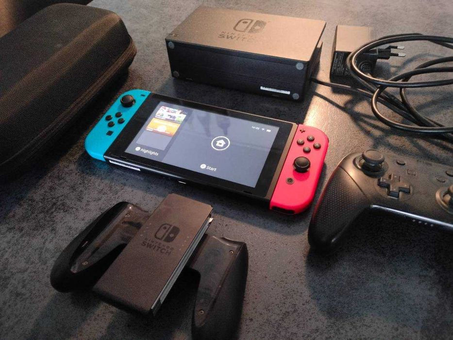 Nintendo Switch + Pro Controller