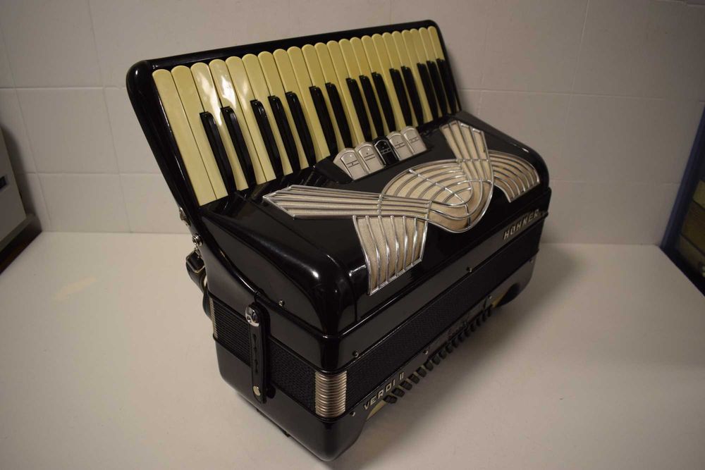Acordeao Hohner Arieta. 3 Voz, N 101