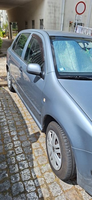 SKODA FABIA para venda bom estado de 2005 vidros dianteiros eléctricos, gasolina, interior em muito bom estado