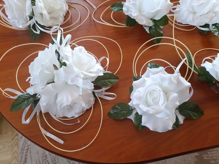 Dekoracja ślubna na samochód