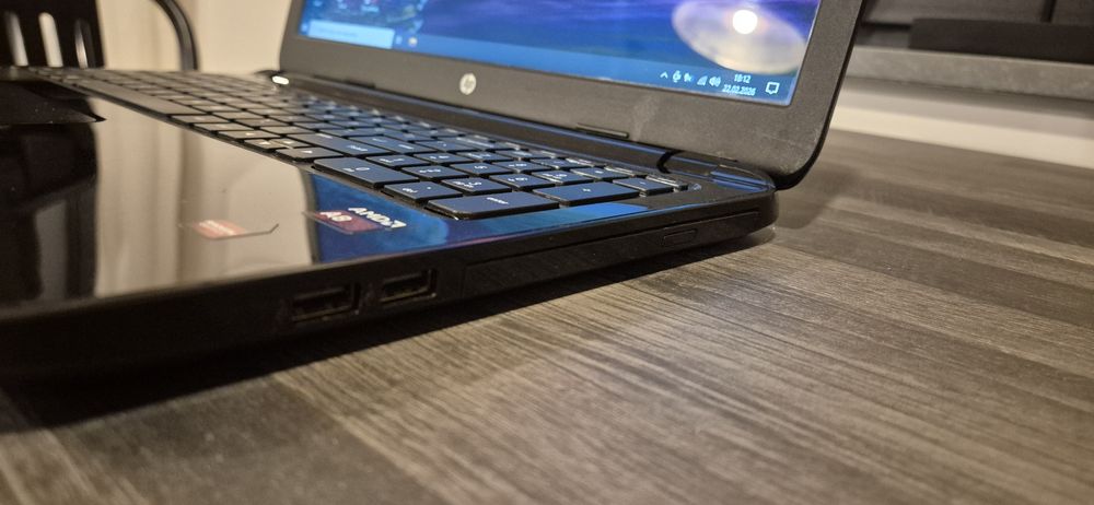 Laptop HP z zasilaczem i myszką. SSD 1TB, 8GB RAM