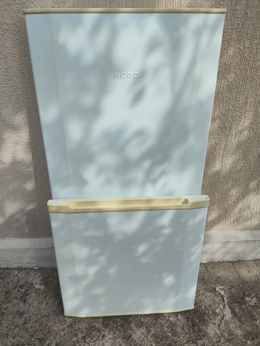 Двері  холодильника Nord; ящички овочеві,тримач дверей Liebherr