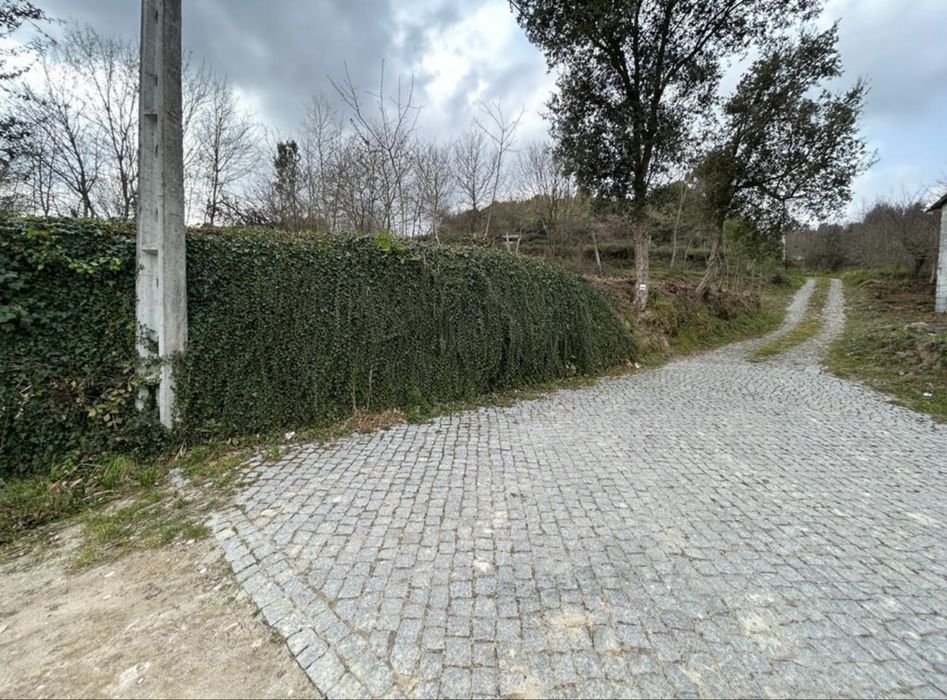 Terreno em boelhe junto ao rio tamega