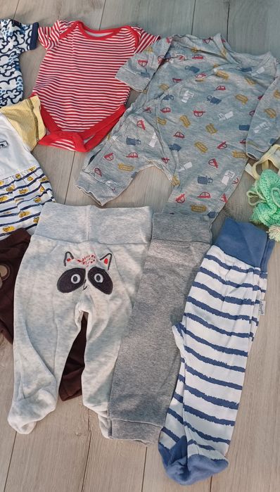 Zestaw ubranek dla malucha 56/62cm body, połśpiochy, rampers, czapeczk