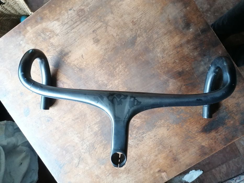 Kierownica karbonowa zintegrowana  440/110