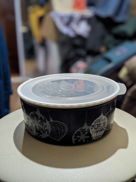 Контейнер герметичний 1,5л TUPPERWARE, новорічних історій