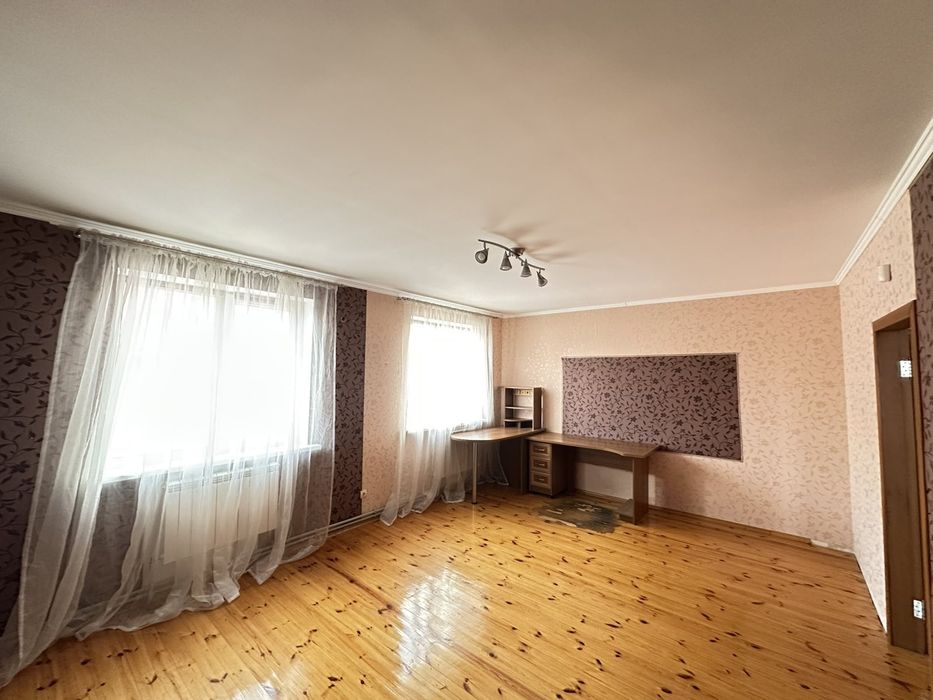 Продам будинок в Макарові.Срочно