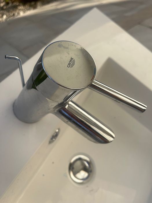 Labatorio com torneia Grohe incluida