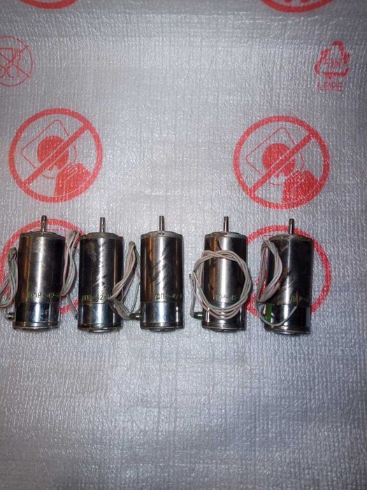 Электродвигатели. сельсины. электрощетки,