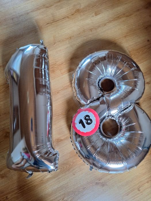 Balon 18 urodziny srebrny cyfry 1 i 8