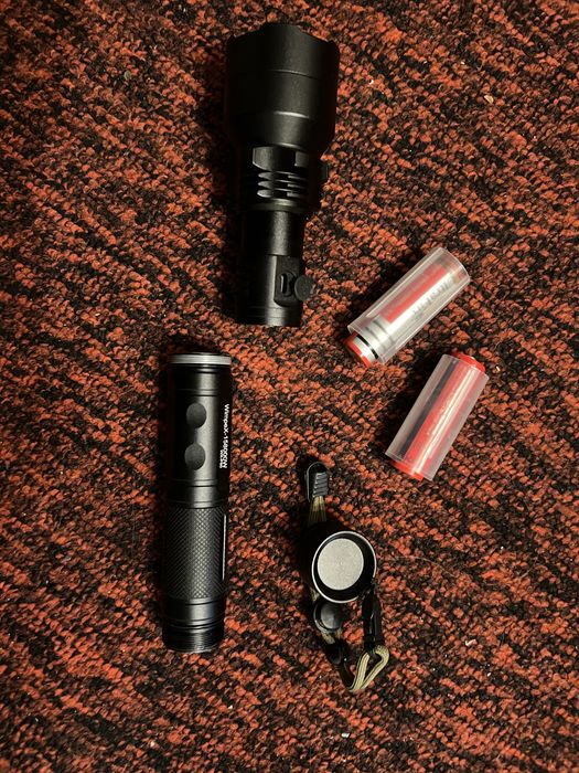 Дуже яскравий ліхтарик