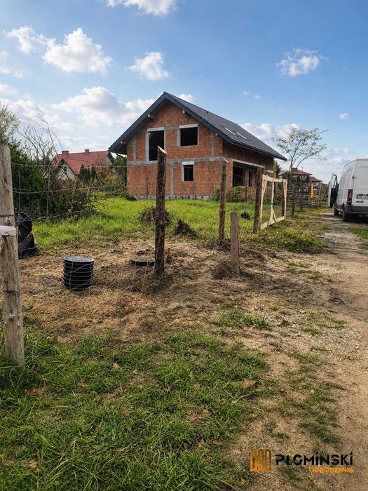 Ogrodzenie budowy z siatki leśnej – materiał i montaż