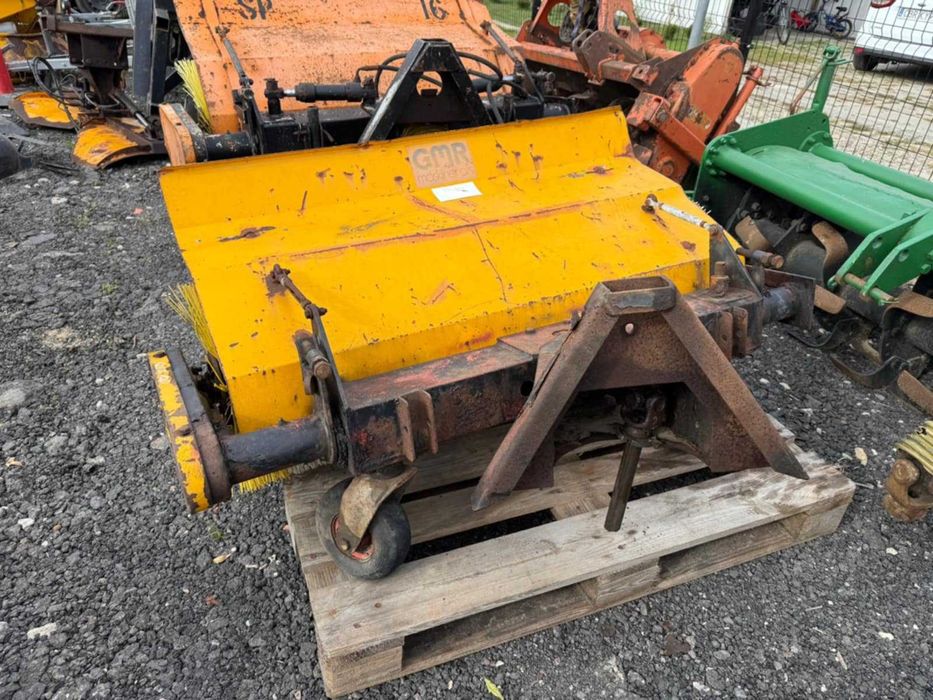 Szczotka zamiatarka do ciagniczka