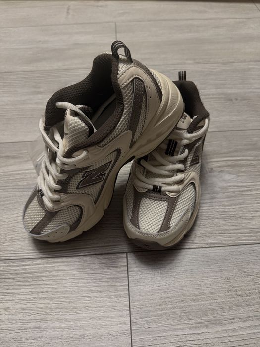 кросівки new balance