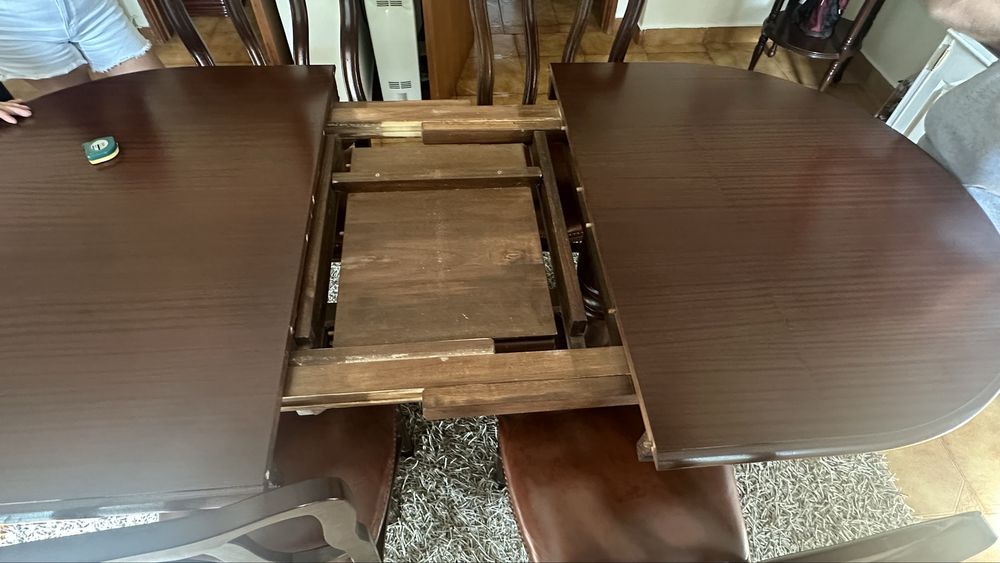 Conjunto de mesa com cadeiras