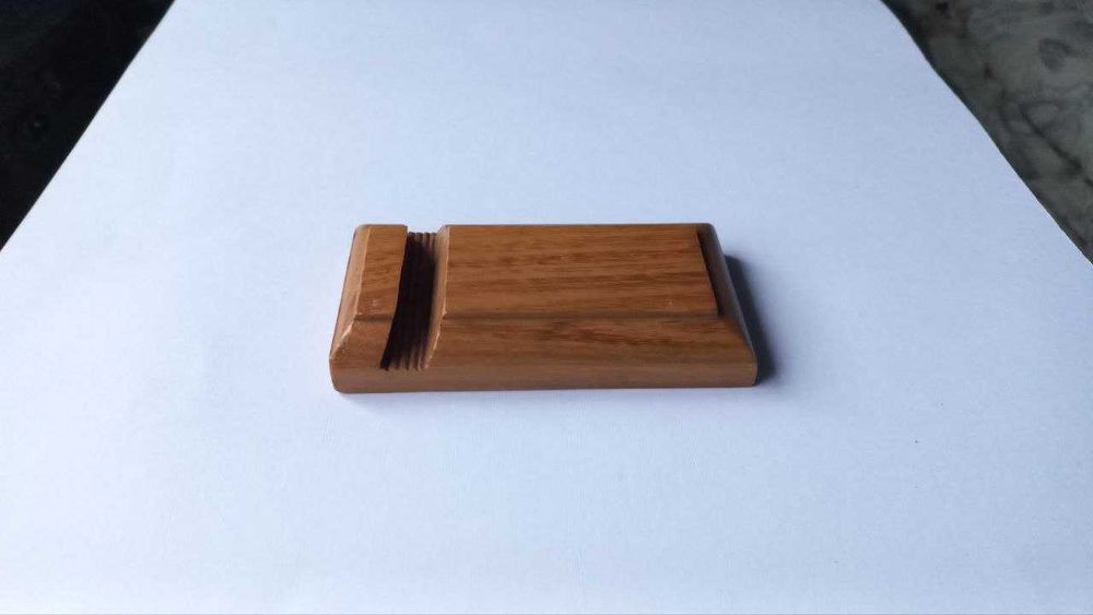 Підставка для телефона з дуба