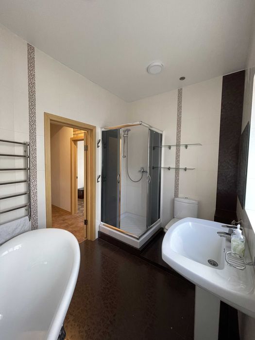 Будинок 450м2 біля печерської школи