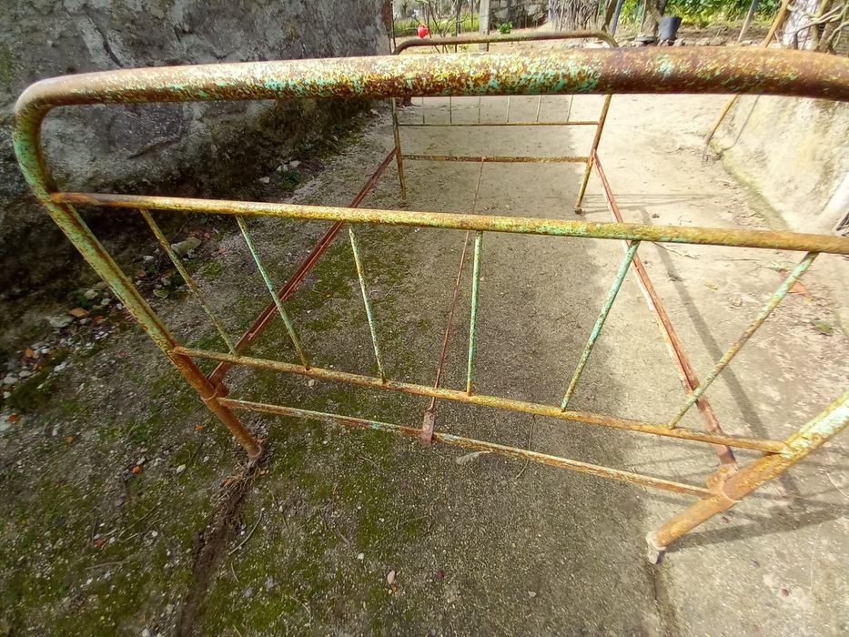 Cama de ferro - muito antiga