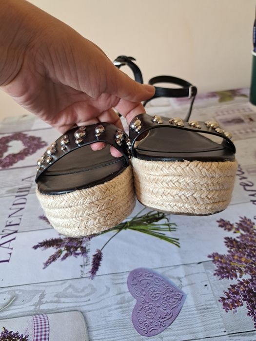 Босоніжки#танкетка#США#