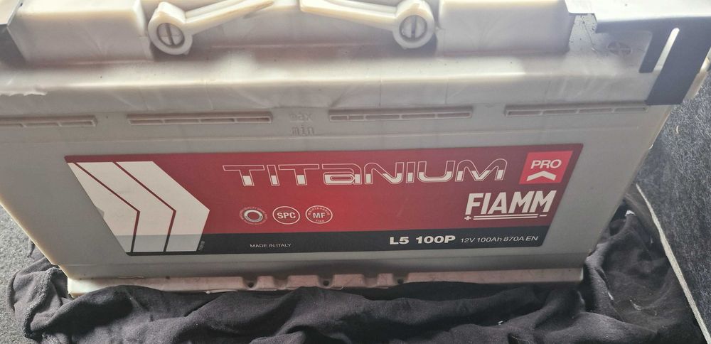 Продам б/у акумулятор titanium fiamm l5-100p