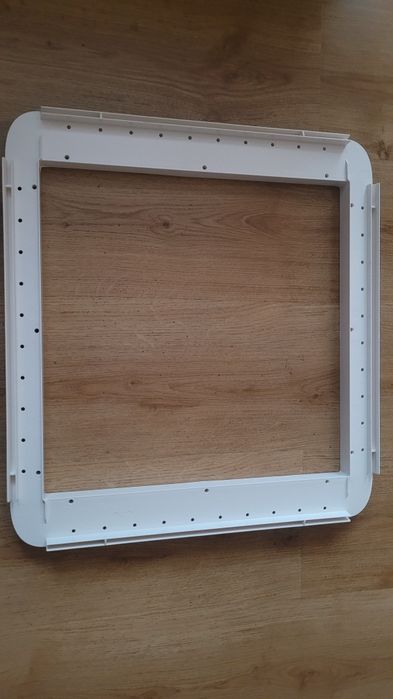 Dolna i górna rama okna dachowego z roletą i moskitierą Mini Heki s 25-42 Dometic